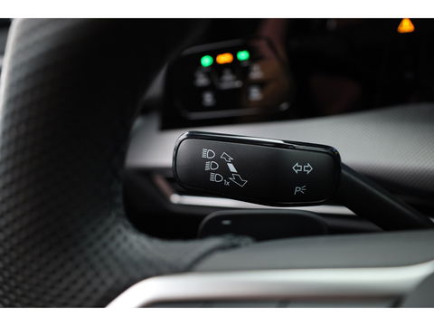 Volkswagen Golf 1.5 eTSI R-Line DSG | MY25 | Pano | HUD | IQ. Light | Stoel- Stuurverw. | Camera | Apple CarPlay |