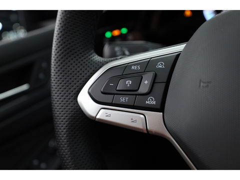 Volkswagen Golf 1.5 eTSI R-Line DSG | MY25 | Pano | HUD | IQ. Light | Stoel- Stuurverw. | Camera | Apple CarPlay |