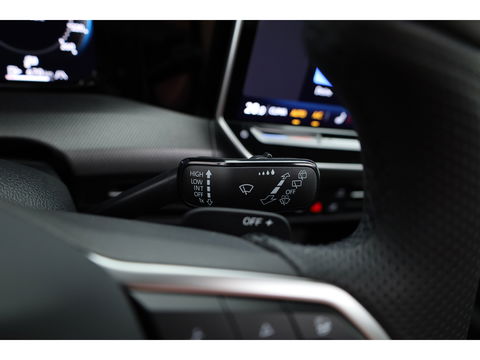 Volkswagen Golf 1.5 eTSI R-Line DSG | MY25 | Pano | HUD | IQ. Light | Stoel- Stuurverw. | Camera | Apple CarPlay |