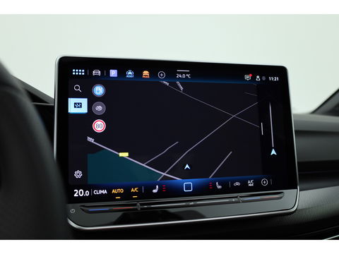 Volkswagen Golf 1.5 eTSI R-Line DSG | MY25 | Pano | HUD | IQ. Light | Stoel- Stuurverw. | Camera | Apple CarPlay |