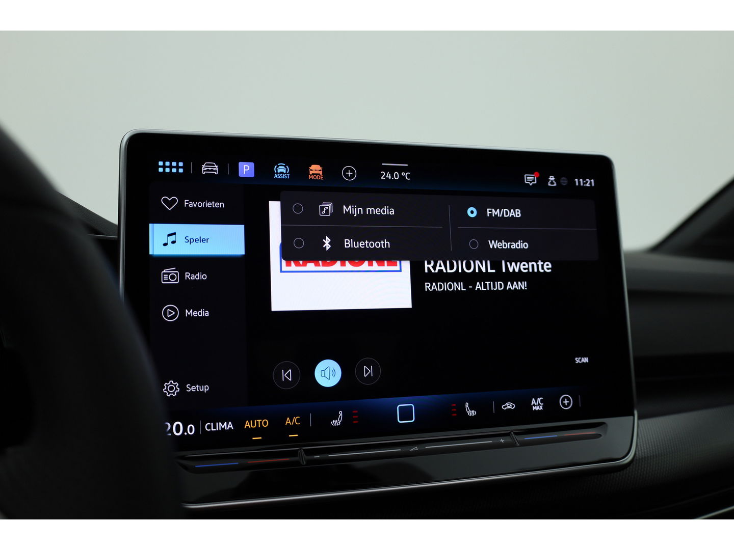 Volkswagen Golf 1.5 eTSI R-Line DSG | MY25 | Pano | HUD | IQ. Light | Stoel- Stuurverw. | Camera | Apple CarPlay |