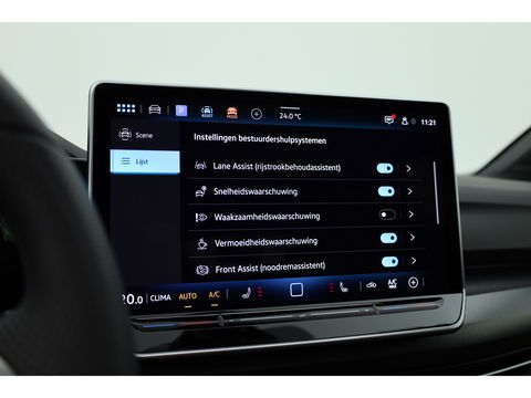 Volkswagen Golf 1.5 eTSI R-Line DSG | MY25 | Pano | HUD | IQ. Light | Stoel- Stuurverw. | Camera | Apple CarPlay |