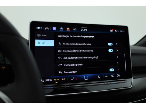 Volkswagen Golf 1.5 eTSI R-Line DSG | MY25 | Pano | HUD | IQ. Light | Stoel- Stuurverw. | Camera | Apple CarPlay |