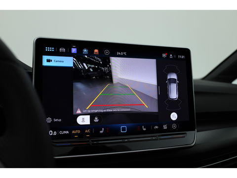 Volkswagen Golf 1.5 eTSI R-Line DSG | MY25 | Pano | HUD | IQ. Light | Stoel- Stuurverw. | Camera | Apple CarPlay |