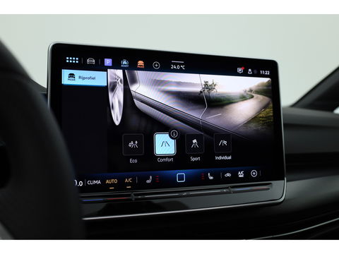 Volkswagen Golf 1.5 eTSI R-Line DSG | MY25 | Pano | HUD | IQ. Light | Stoel- Stuurverw. | Camera | Apple CarPlay |