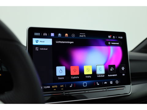 Volkswagen Golf 1.5 eTSI R-Line DSG | MY25 | Pano | HUD | IQ. Light | Stoel- Stuurverw. | Camera | Apple CarPlay |