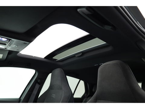 Volkswagen Golf 1.5 eTSI R-Line DSG | MY25 | Pano | HUD | IQ. Light | Stoel- Stuurverw. | Camera | Apple CarPlay |