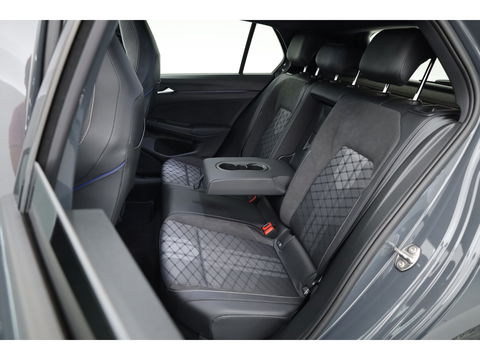 Volkswagen Golf 1.5 eTSI R-Line DSG | MY25 | Pano | HUD | IQ. Light | Stoel- Stuurverw. | Camera | Apple CarPlay |