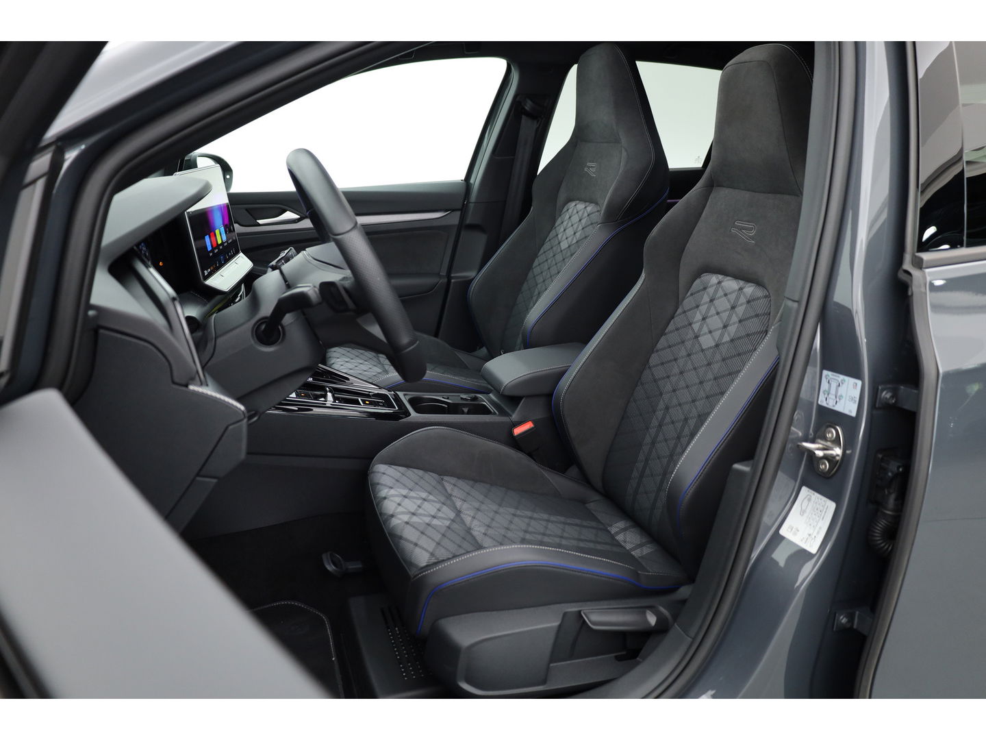 Volkswagen Golf 1.5 eTSI R-Line DSG | MY25 | Pano | HUD | IQ. Light | Stoel- Stuurverw. | Camera | Apple CarPlay |