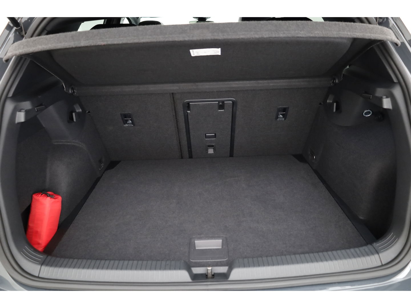 Volkswagen Golf 1.5 eTSI R-Line DSG | MY25 | Pano | HUD | IQ. Light | Stoel- Stuurverw. | Camera | Apple CarPlay |
