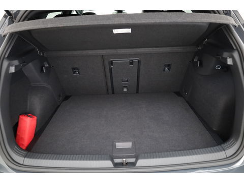 Volkswagen Golf 1.5 eTSI R-Line DSG | MY25 | Pano | HUD | IQ. Light | Stoel- Stuurverw. | Camera | Apple CarPlay |