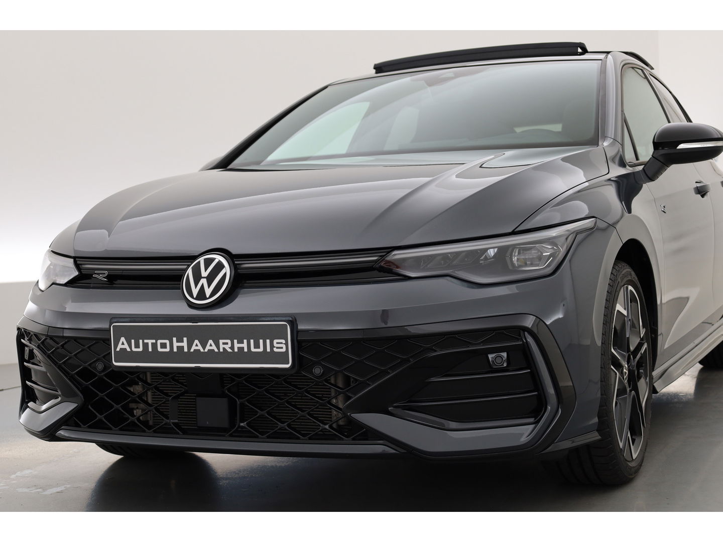 Volkswagen Golf 1.5 eTSI R-Line DSG | MY25 | Pano | HUD | IQ. Light | Stoel- Stuurverw. | Camera | Apple CarPlay |