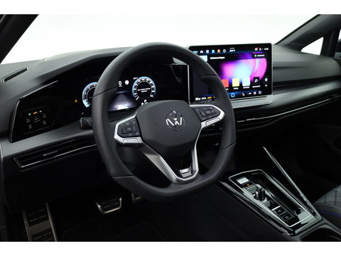 Volkswagen Golf 1.5 eTSI R-Line DSG | MY25 | Pano | HUD | IQ. Light | Stoel- Stuurverw. | Camera | Apple CarPlay |