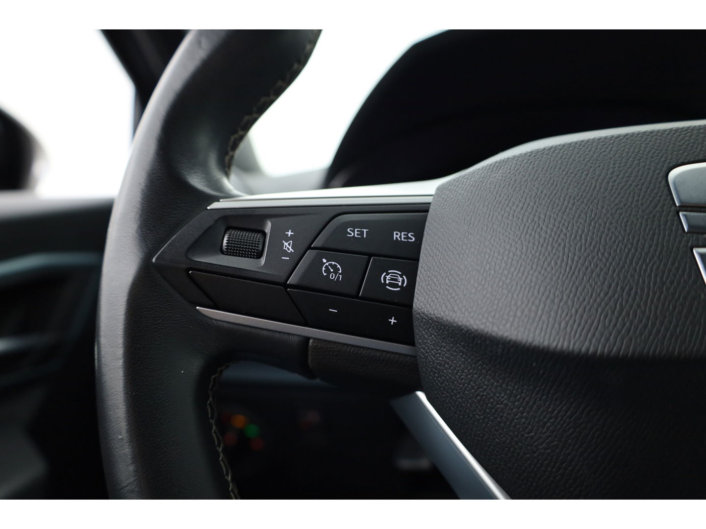 SEAT Arona 1.0 TSI Xperience | Navi by App | Keyless | Stoelverw. | PDC A | Clima
