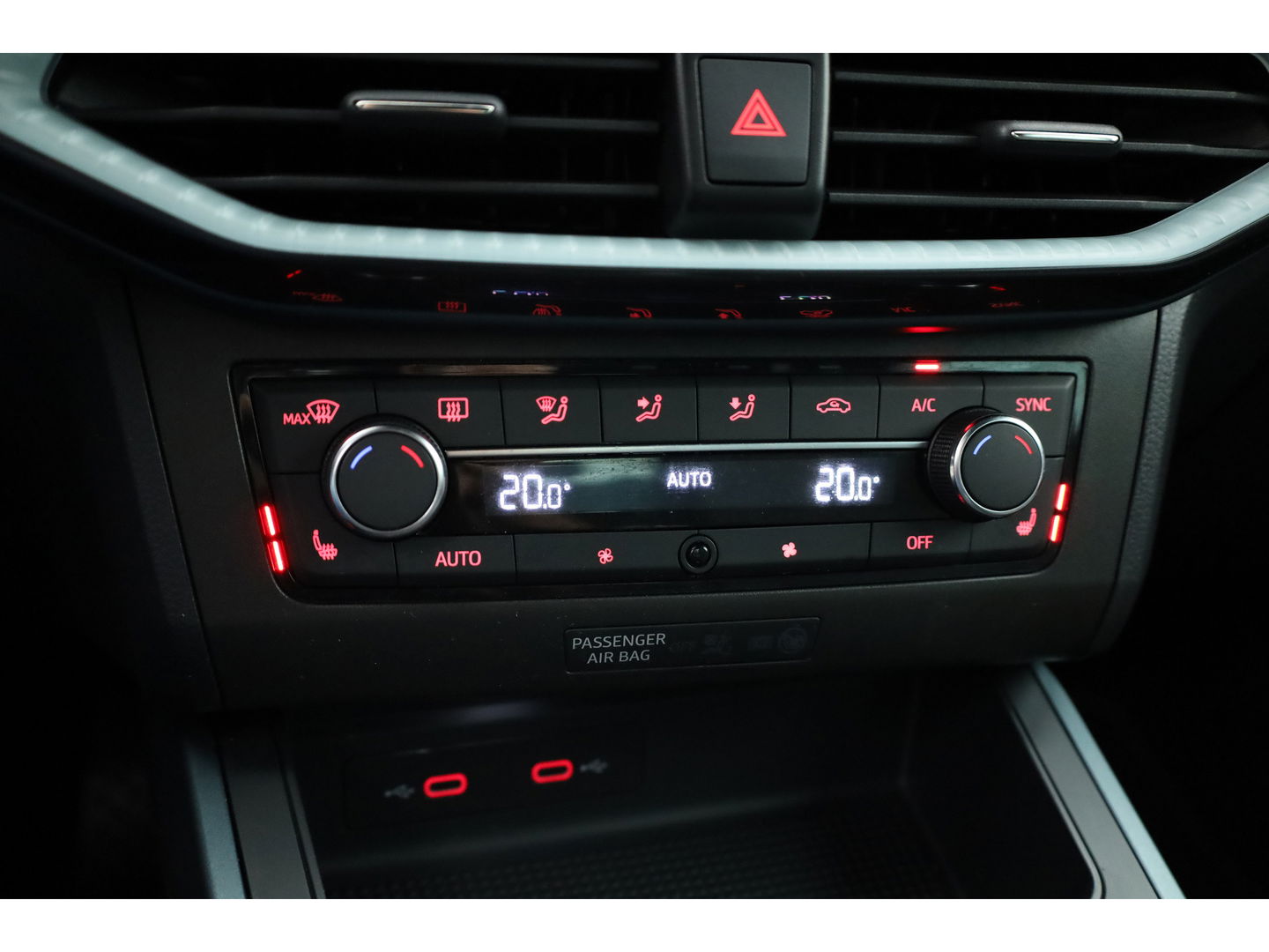SEAT Arona 1.0 TSI Xperience | Navi by App | Keyless | Stoelverw. | PDC A | Clima