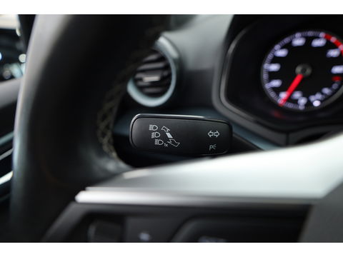 SEAT Arona 1.0 TSI Xperience | Navi by App | Keyless | Stoelverw. | PDC A | Clima