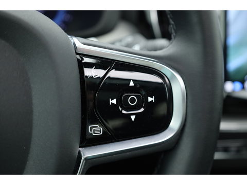 Volvo XC60 T8 Recharge R-Design | Facelift | Luchtvering | Head-up | Trekhaak | 360 Camera | H&K Audio | Standkachel |