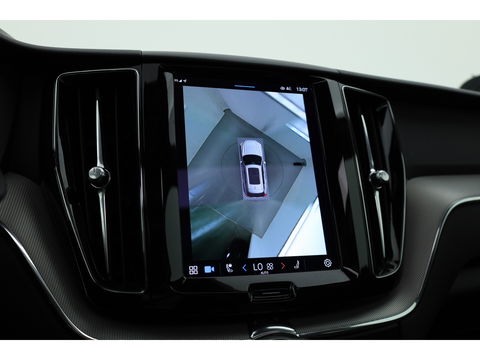 Volvo XC60 T8 Recharge R-Design | Facelift | Luchtvering | Head-up | Trekhaak | 360 Camera | H&K Audio | Standkachel |