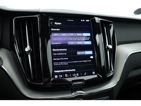 Volvo XC60 T8 Recharge R-Design | Facelift | Luchtvering | Head-up | Trekhaak | 360 Camera | H&K Audio | Standkachel |