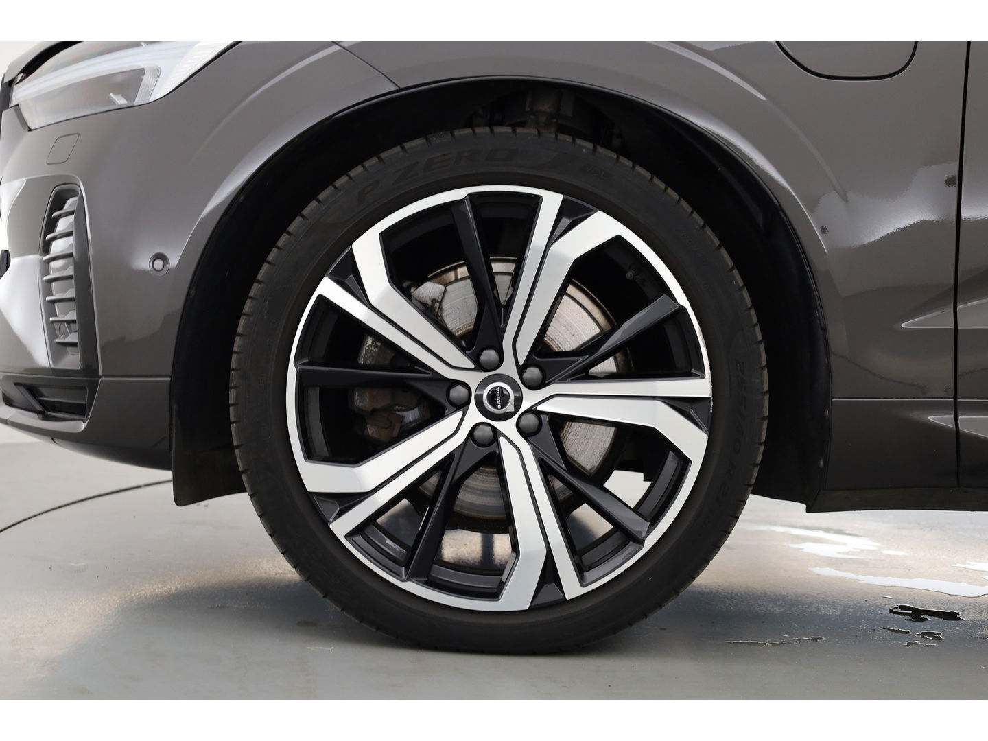 Volvo XC60 T8 Recharge R-Design | Facelift | Luchtvering | Head-up | Trekhaak | 360 Camera | H&K Audio | Standkachel |