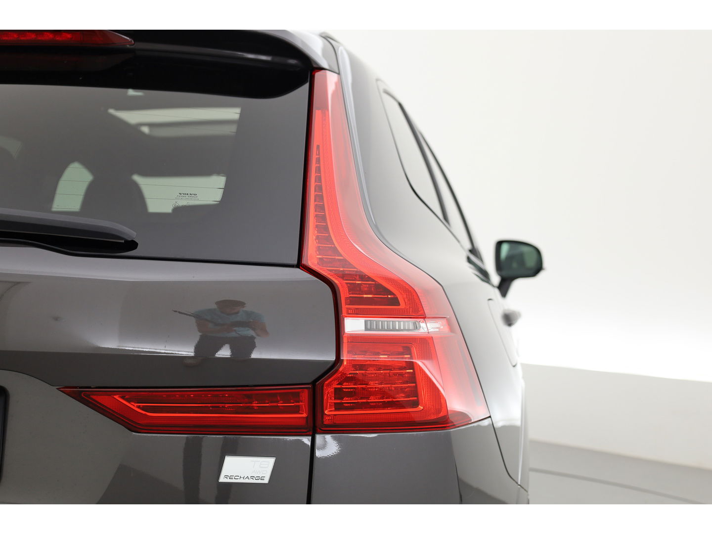 Volvo XC60 T8 Recharge R-Design | Facelift | Luchtvering | Head-up | Trekhaak | 360 Camera | H&K Audio | Standkachel |