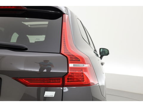 Volvo XC60 T8 Recharge R-Design | Facelift | Luchtvering | Head-up | Trekhaak | 360 Camera | H&K Audio | Standkachel |
