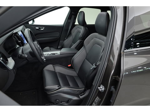 Volvo XC60 T8 Recharge R-Design | Facelift | Luchtvering | Head-up | Trekhaak | 360 Camera | H&K Audio | Standkachel |