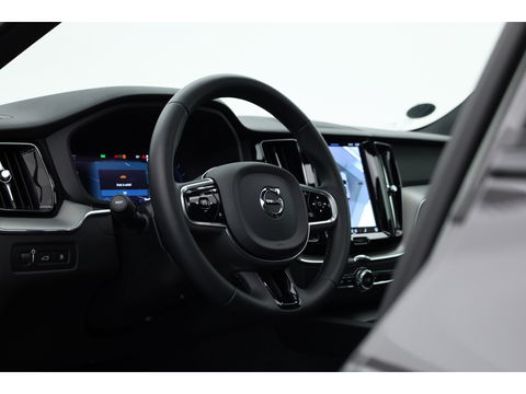 Volvo XC60 T8 Recharge R-Design | Facelift | Luchtvering | Head-up | Trekhaak | 360 Camera | H&K Audio | Standkachel |