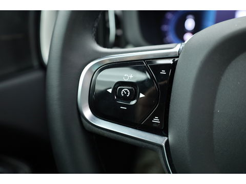 Volvo XC60 T8 Recharge R-Design | Facelift | Luchtvering | Head-up | Trekhaak | 360 Camera | H&K Audio | Standkachel |