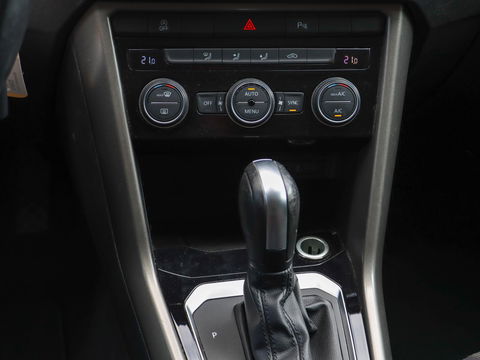Volkswagen T-Roc 1.5 TSI Style 150PK DSG | 17'' | Camera | Navigatie | Adaptive Cruise