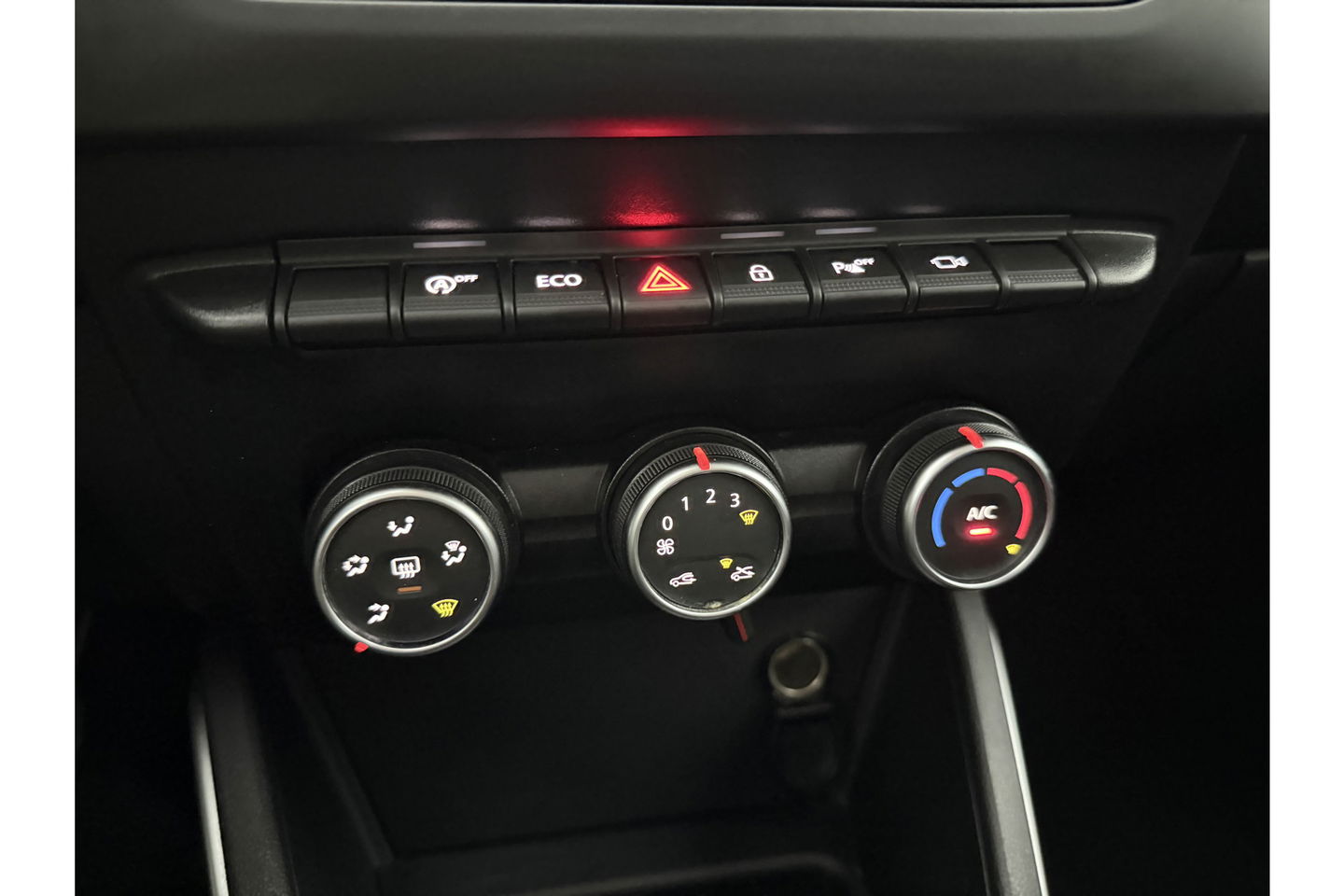 Dacia Duster 1.2 TCe Prestige Trekhaak LED Airco Cruise Camera Navi PDC 17"LMV