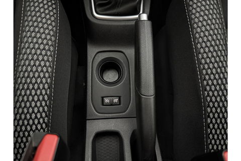 Dacia Duster 1.2 TCe Prestige Trekhaak LED Airco Cruise Camera Navi PDC 17"LMV