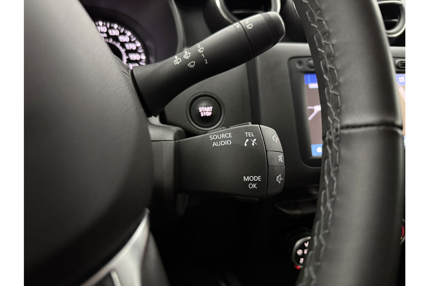 Dacia Duster 1.2 TCe Prestige Trekhaak LED Airco Cruise Camera Navi PDC 17"LMV