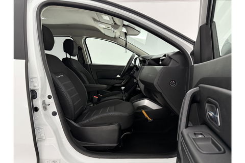 Dacia Duster 1.2 TCe Prestige Trekhaak LED Airco Cruise Camera Navi PDC 17"LMV