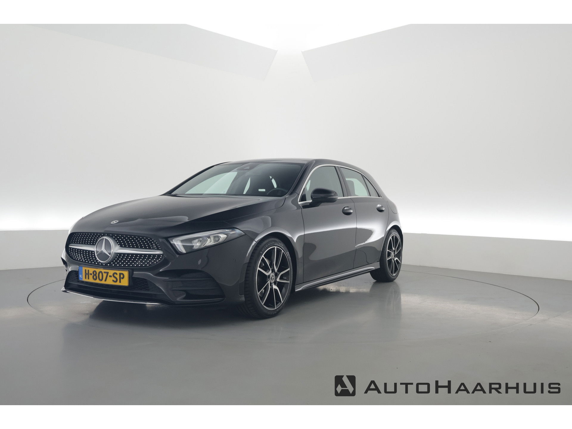 Mercedes-Benz A-Klasse 180 Business Solution AMG | Navi | Apple CarPlay | Stoelverw. | Park assist | 18'' |