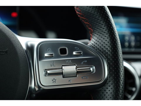 Mercedes-Benz A-Klasse 180 Business Solution AMG | Navi | Apple CarPlay | Stoelverw. | Park assist | 18'' |