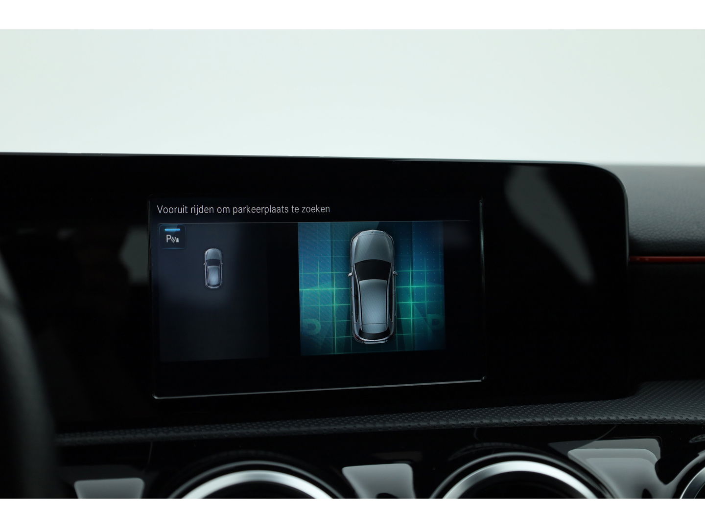Mercedes-Benz A-Klasse 180 Business Solution AMG | Navi | Apple CarPlay | Stoelverw. | Park assist | 18'' |