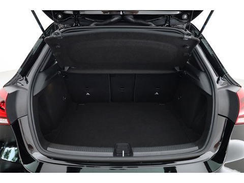 Mercedes-Benz A-Klasse 180 Business Solution AMG | Navi | Apple CarPlay | Stoelverw. | Park assist | 18'' |
