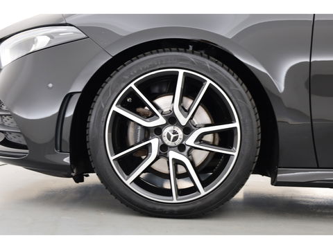 Mercedes-Benz A-Klasse 180 Business Solution AMG | Navi | Apple CarPlay | Stoelverw. | Park assist | 18'' |