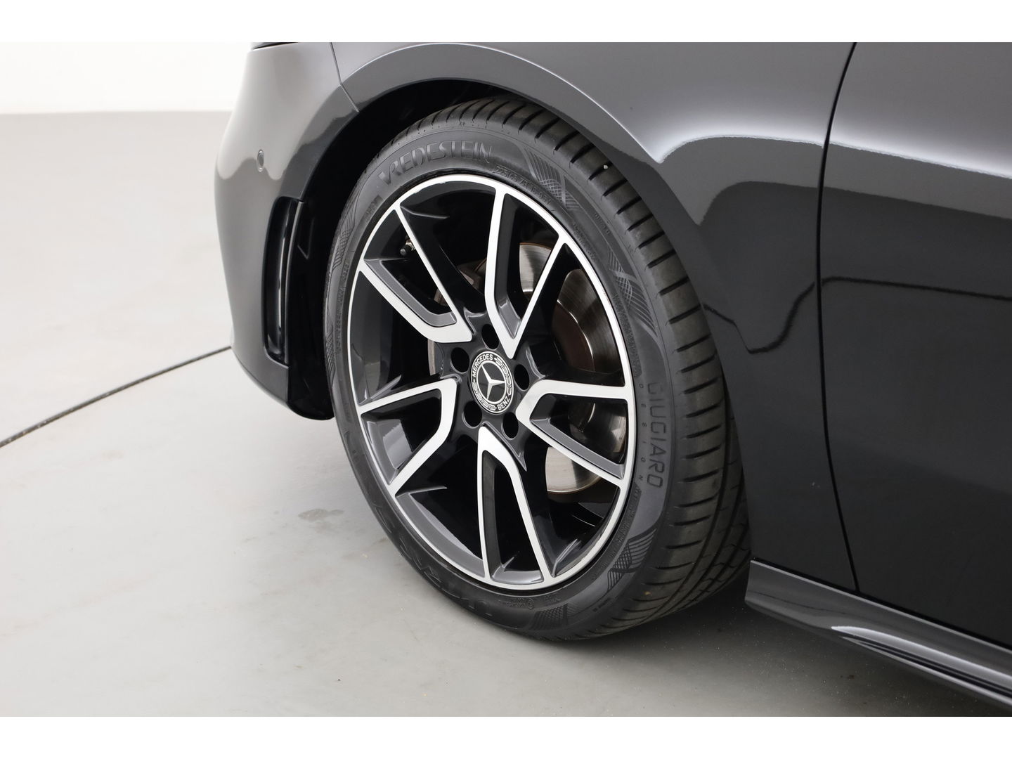Mercedes-Benz A-Klasse 180 Business Solution AMG | Navi | Apple CarPlay | Stoelverw. | Park assist | 18'' |