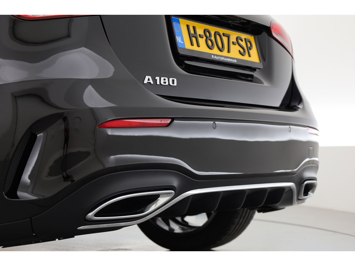 Mercedes-Benz A-Klasse 180 Business Solution AMG | Navi | Apple CarPlay | Stoelverw. | Park assist | 18'' |