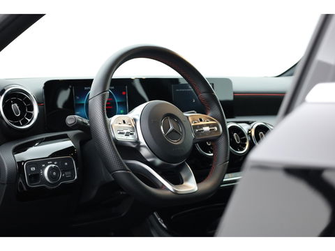 Mercedes-Benz A-Klasse 180 Business Solution AMG | Navi | Apple CarPlay | Stoelverw. | Park assist | 18'' |
