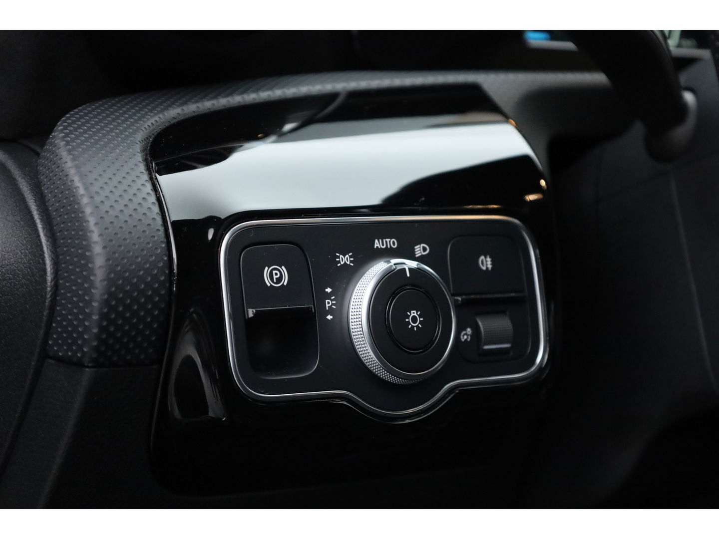 Mercedes-Benz A-Klasse 180 Business Solution AMG | Navi | Apple CarPlay | Stoelverw. | Park assist | 18'' |