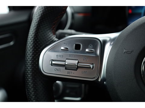 Mercedes-Benz A-Klasse 180 Business Solution AMG | Navi | Apple CarPlay | Stoelverw. | Park assist | 18'' |