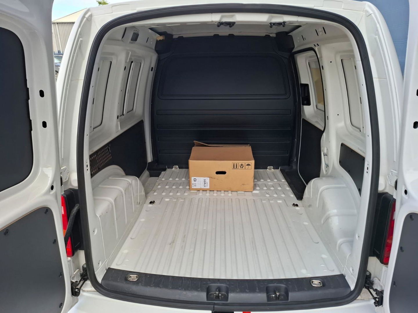 Volkswagen Caddy 2.0 TDI L1H1 BMT Exclusive Edition VERLAAGD / AIRCO / CRUISE CONTROLE / EURO 6 / NAVI