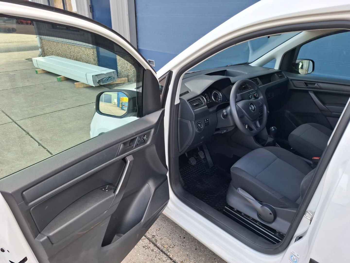 Volkswagen Caddy 2.0 TDI L1H1 BMT Exclusive Edition VERLAAGD / AIRCO / CRUISE CONTROLE / EURO 6 / NAVI