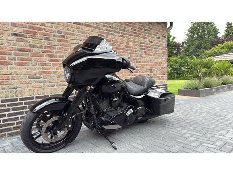 Harley Davidson 103 FLHXS Street Glide Special CVO Streetglide