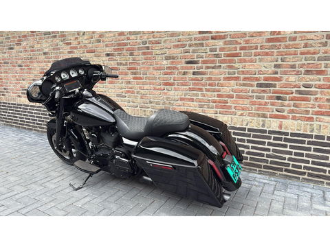 Harley Davidson 103 FLHXS Street Glide Special CVO Streetglide