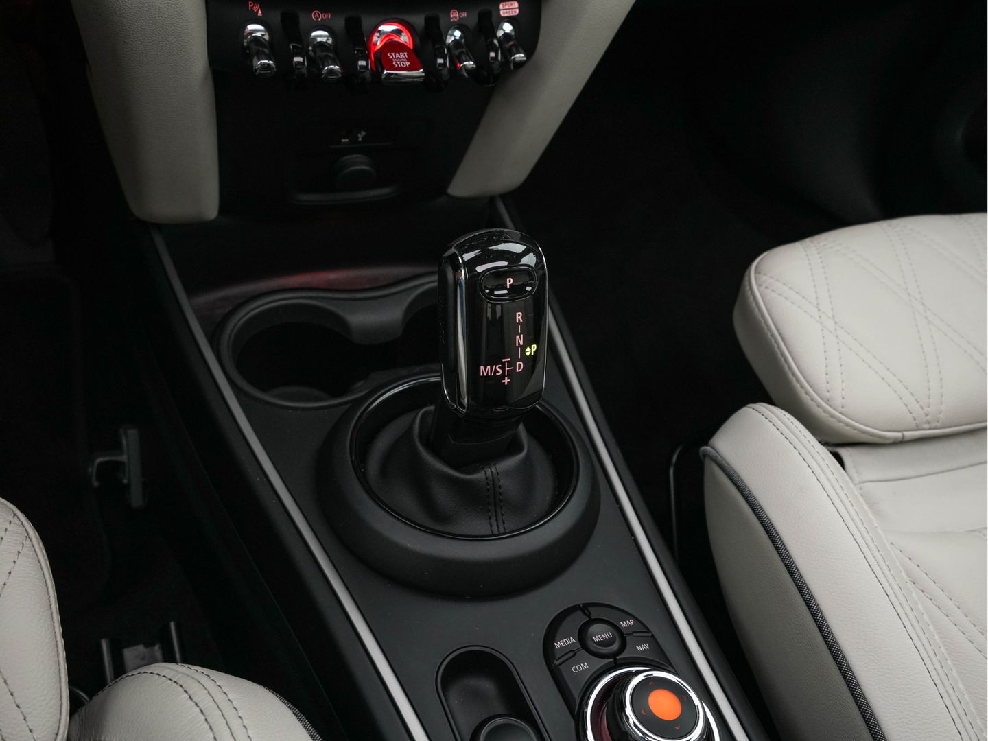 MINI Countryman 1.5 Cooper Business-Edition Outdoor-Pack Aut. *PANO | LUXURY-LEATHER | FULL-LED | HARMAN/KARDON-AUDIO | HEATED-SPORTSEATS | CAMERA | KEYLESS | DIGI-COCKPIT | NAVI-FULLMAP | ECC | PDC | CRUISE | 19"ALU*
