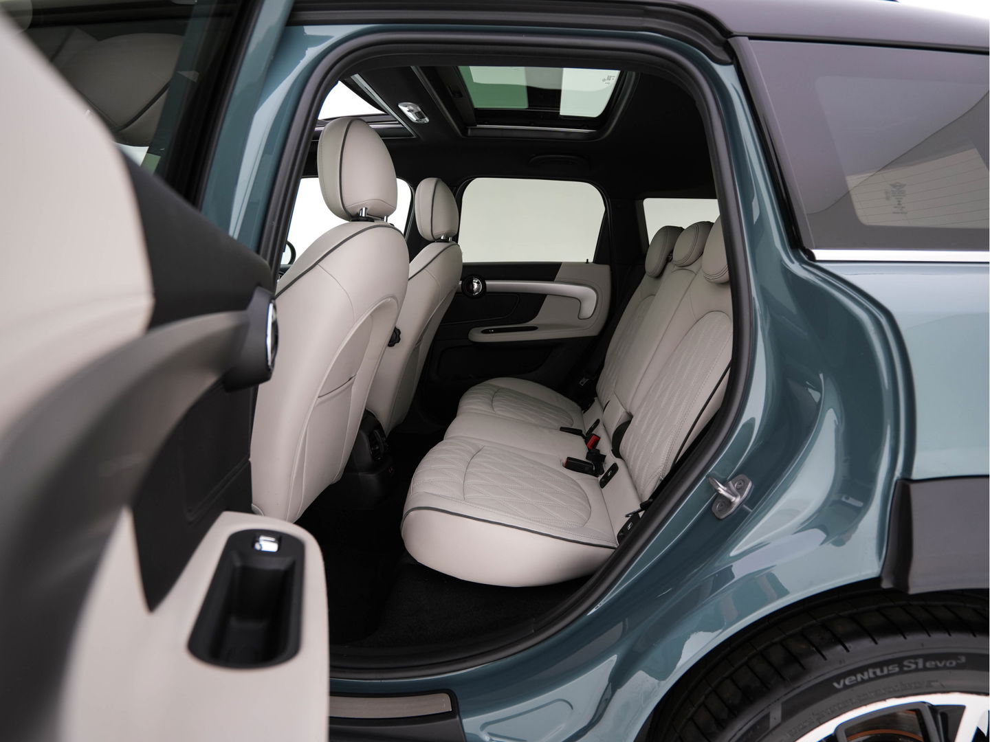 MINI Countryman 1.5 Cooper Business-Edition Outdoor-Pack Aut. *PANO | LUXURY-LEATHER | FULL-LED | HARMAN/KARDON-AUDIO | HEATED-SPORTSEATS | CAMERA | KEYLESS | DIGI-COCKPIT | NAVI-FULLMAP | ECC | PDC | CRUISE | 19"ALU*